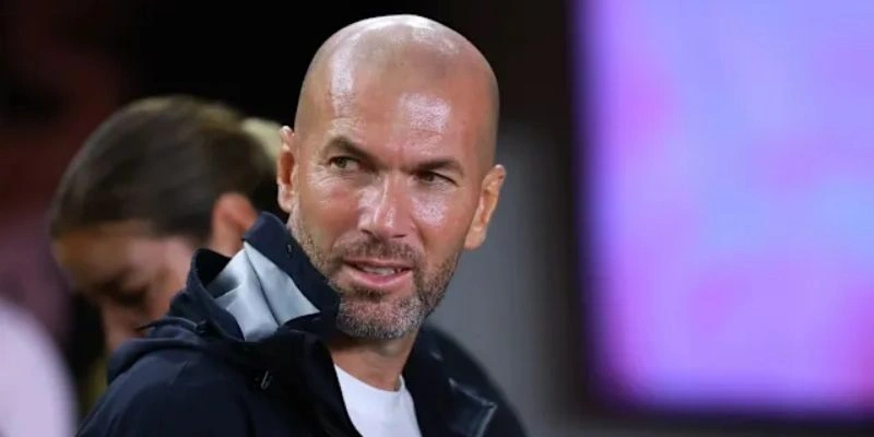 Zinedine Zidane – 3 Champions League Liên Tiếp Với Real Madrid – Huyền Thoại Manchester United, 13 EPL, 2 Champions League 3 Zinedine Zidane